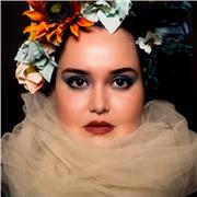 Diseñadora industrial apta para dar clases de dibujo, dibujo técnico, diseño y plástica.